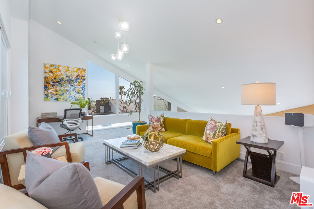 18 Union Jack St Unit: 302