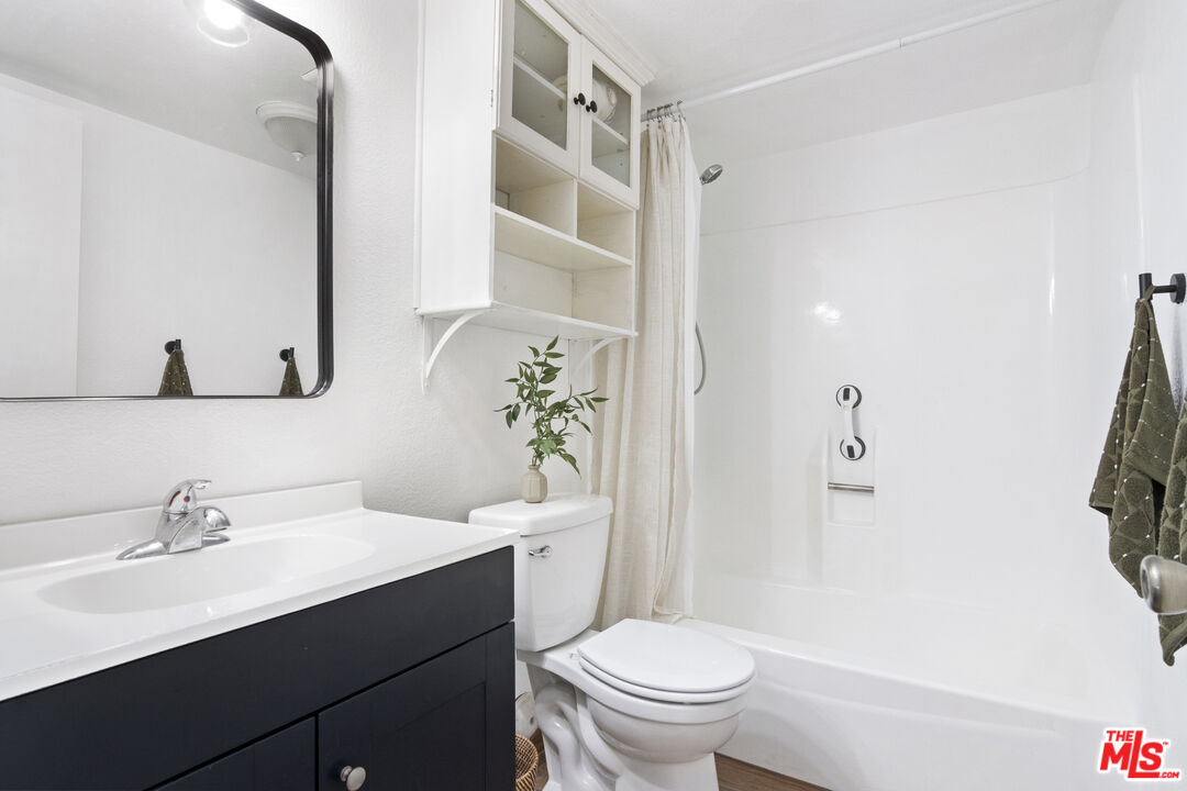 1214 Huntington Dr Unit: I