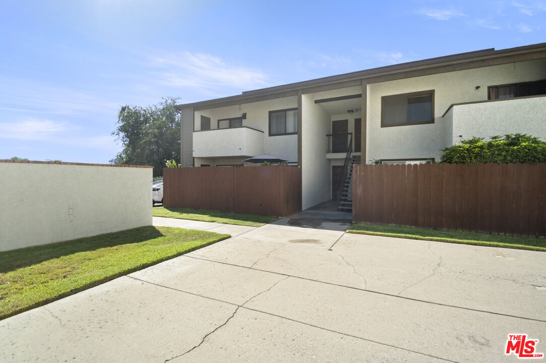 1214 Huntington Dr Unit: I