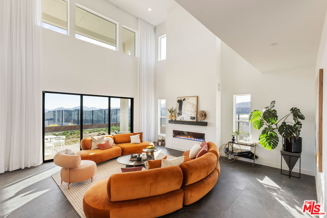 20668 W Hummingbird Ct