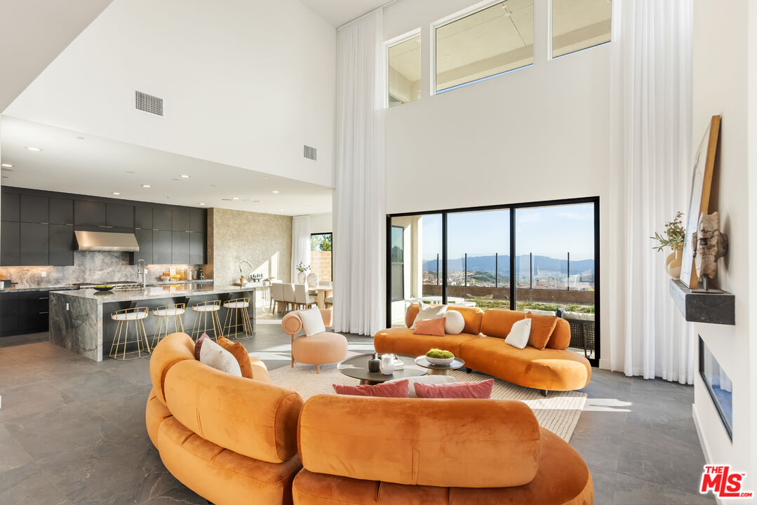 20668 W Hummingbird Ct