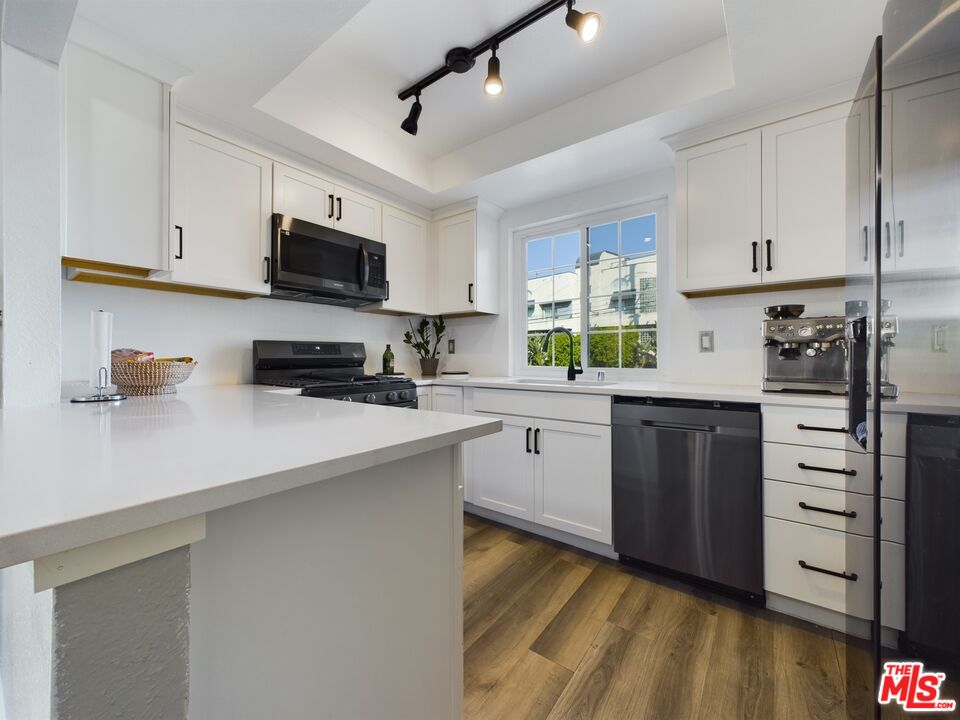 4551 Kester Ave Unit: 1