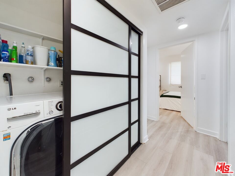 4551 Kester Ave Unit: 1