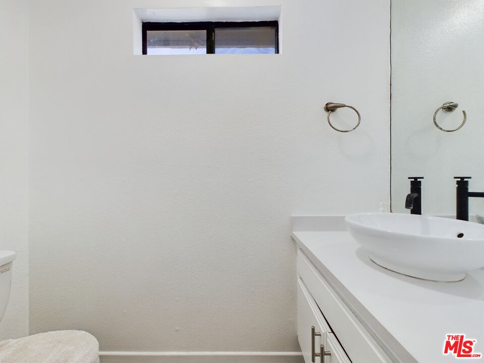 4551 Kester Ave Unit: 1