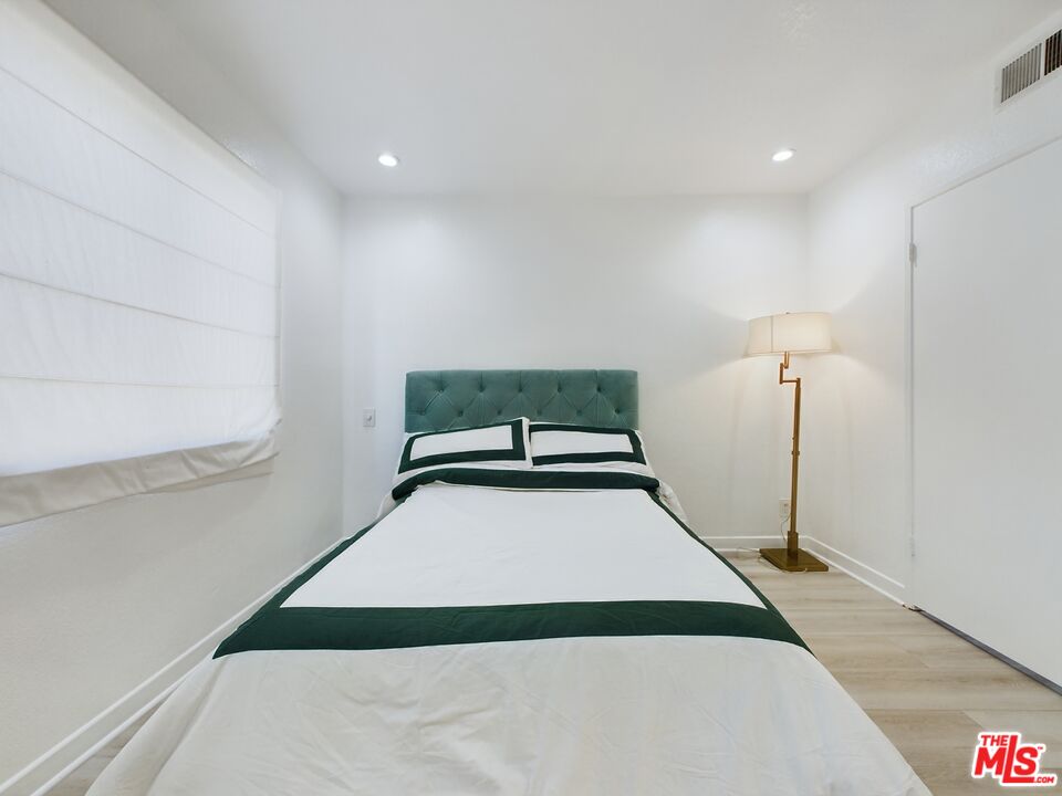 4551 Kester Ave Unit: 1