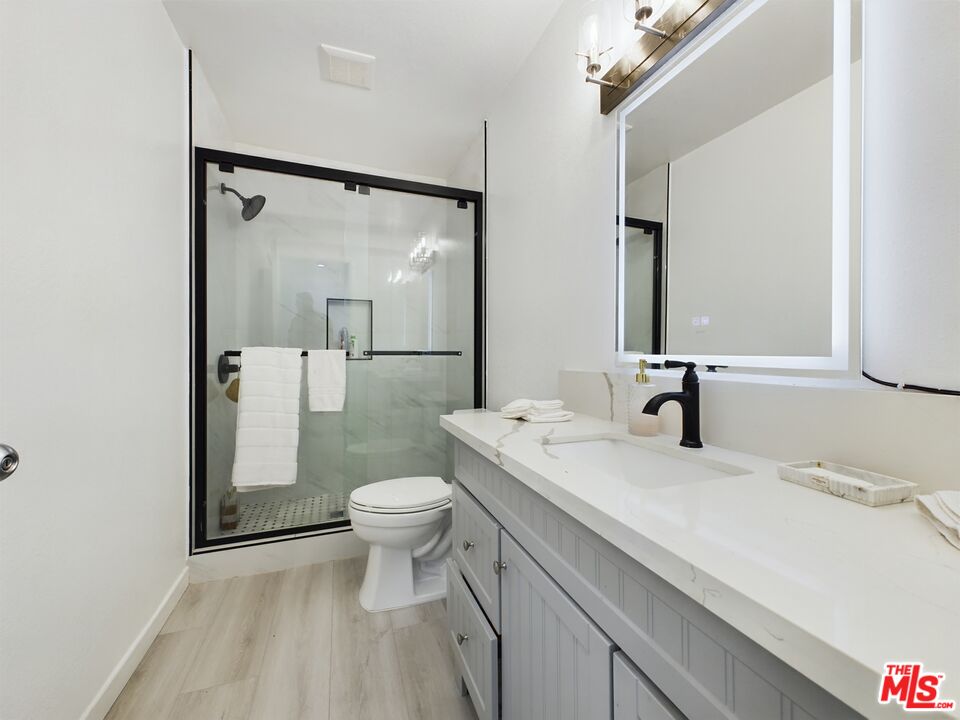 4551 Kester Ave Unit: 1