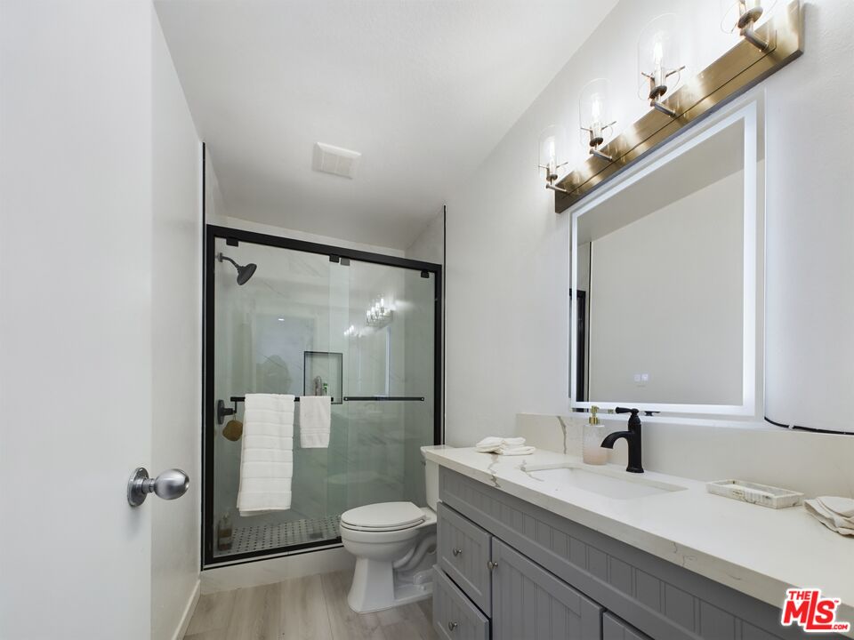 4551 Kester Ave Unit: 1