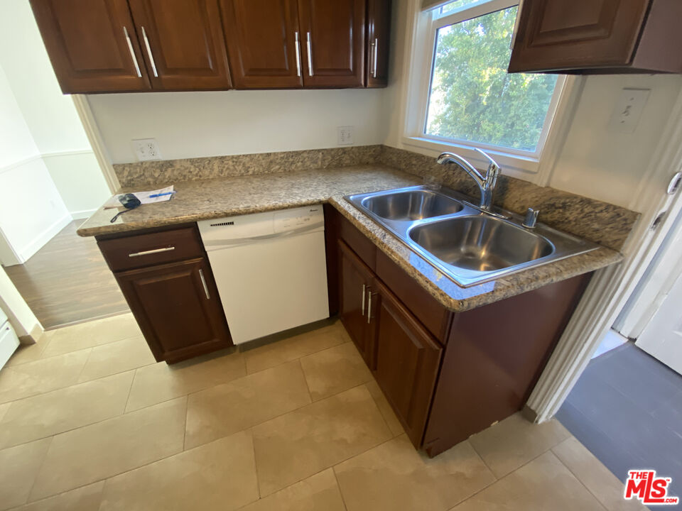 1440 S Sherbourne Dr Unit: 1442-2