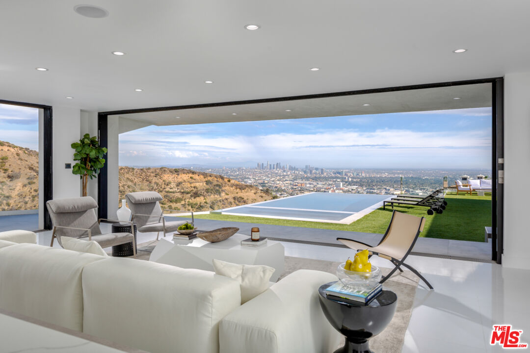 2110 HERCULES DR