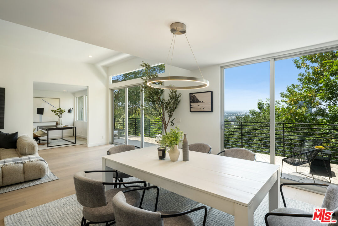 3564 Multiview Dr