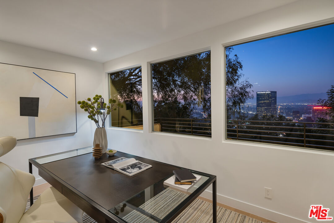 3564 Multiview Dr