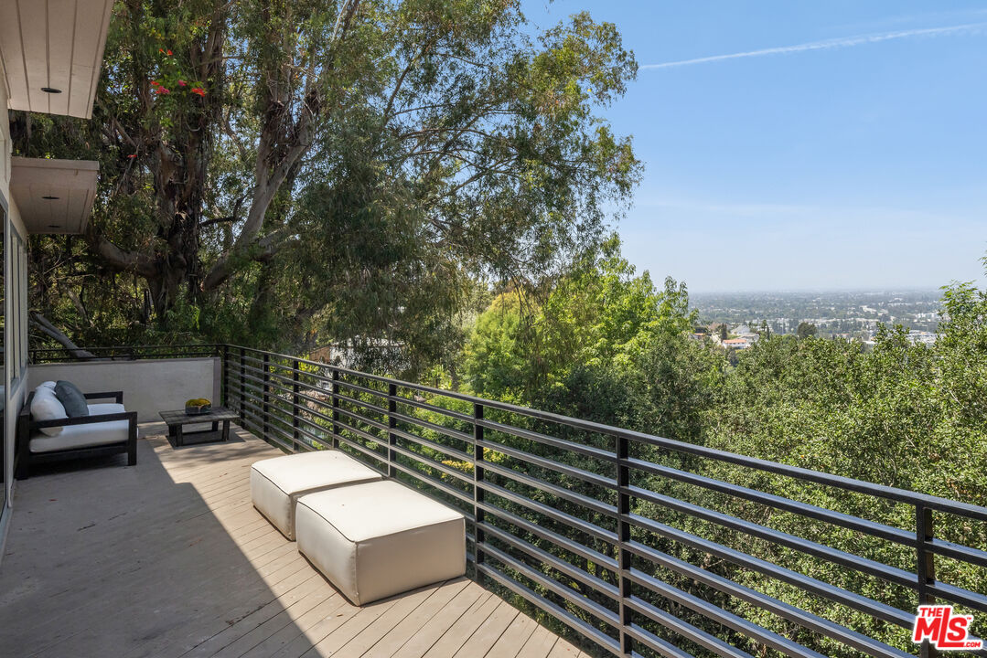 3564 Multiview Dr