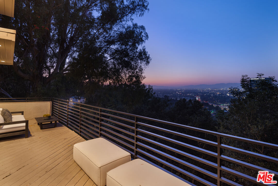 3564 Multiview Dr