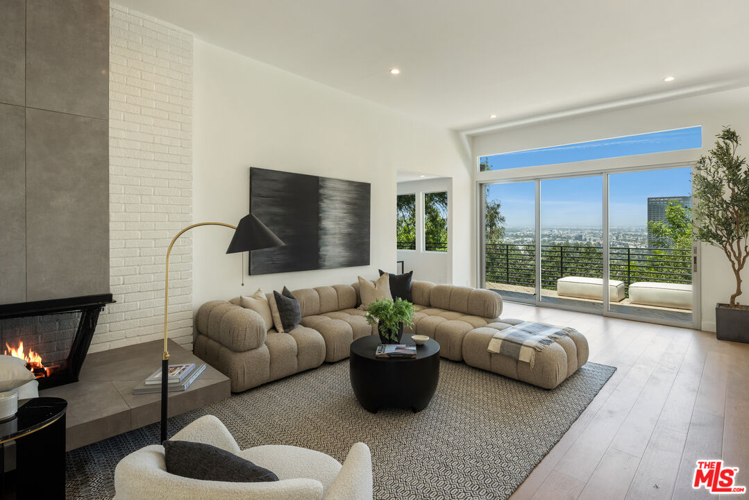 3564 Multiview Dr
