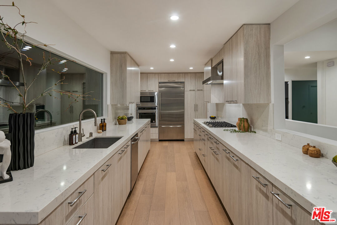 3564 Multiview Dr