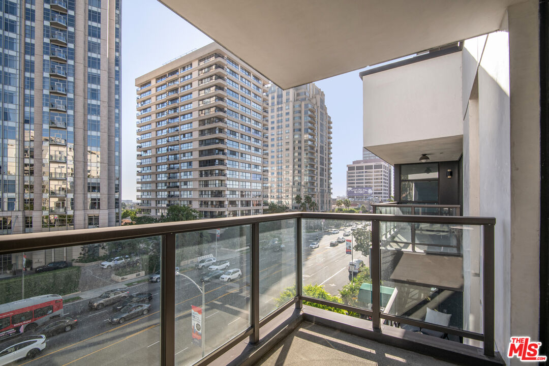 10777 Wilshire Blvd Unit: 504