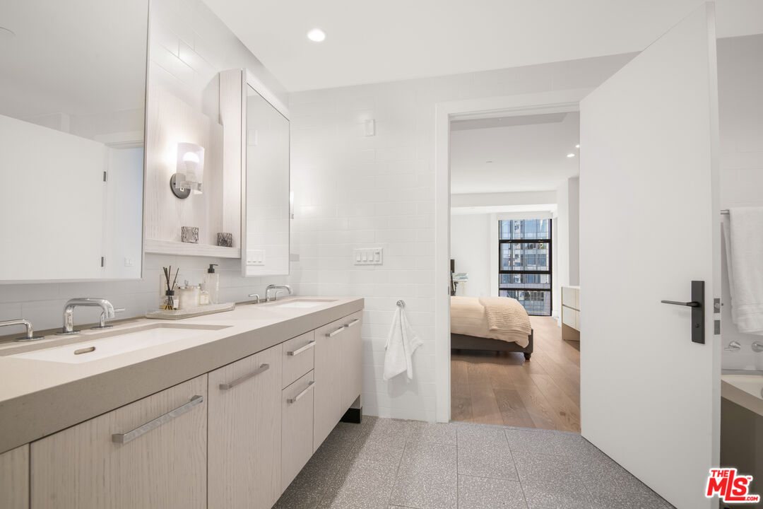 10777 Wilshire Blvd Unit: 504