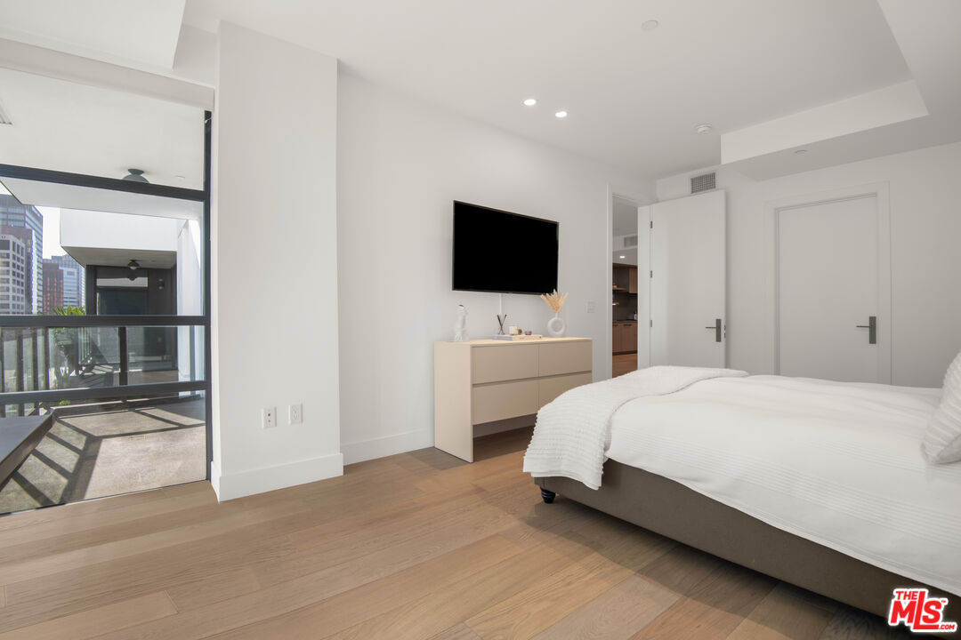 10777 Wilshire Blvd Unit: 504