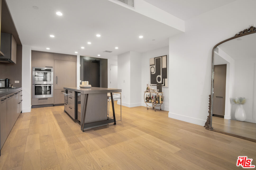 10777 Wilshire Blvd Unit: 504