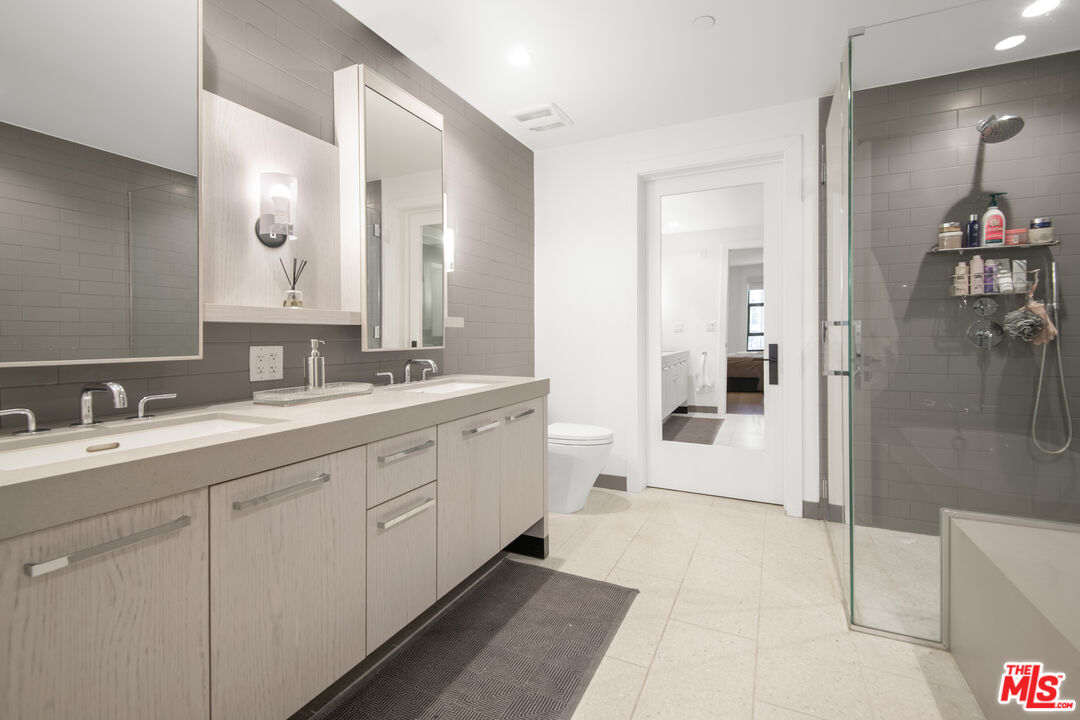 10777 Wilshire Blvd Unit: 504