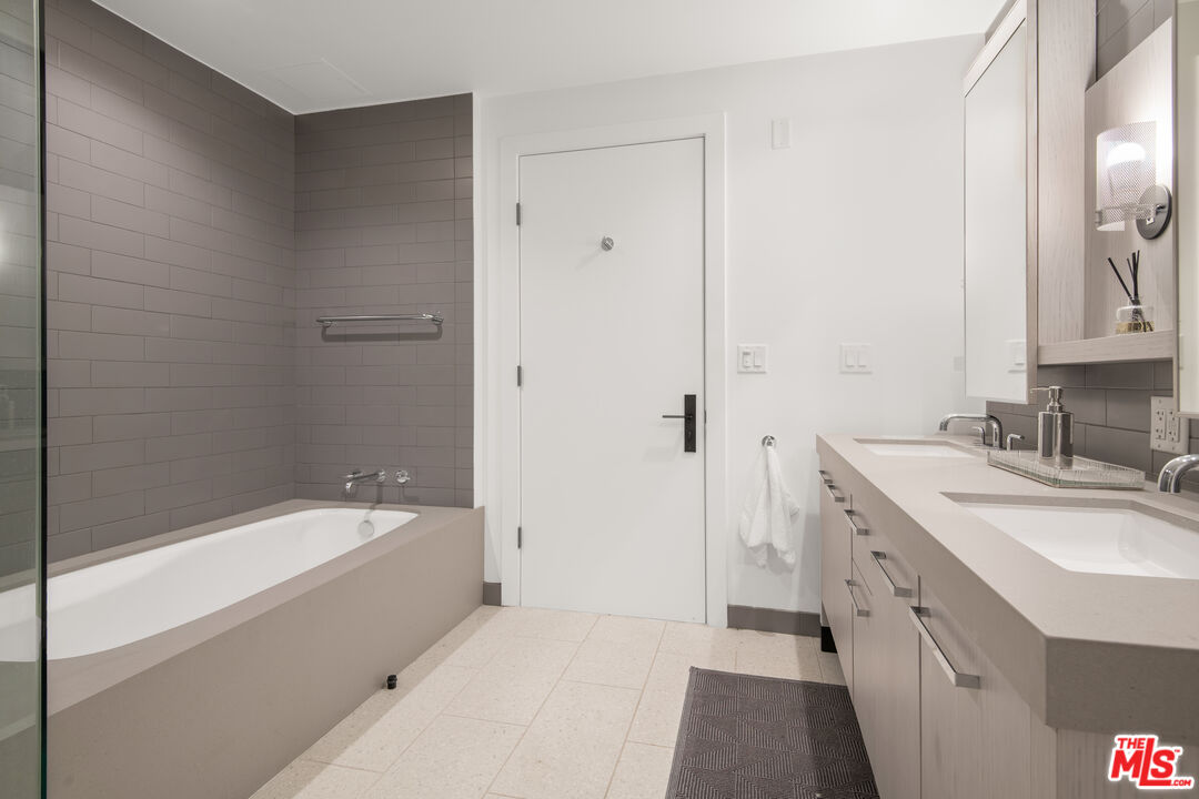 10777 Wilshire Blvd Unit: 504