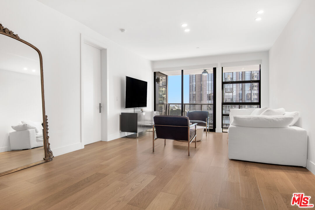 10777 Wilshire Blvd Unit: 504