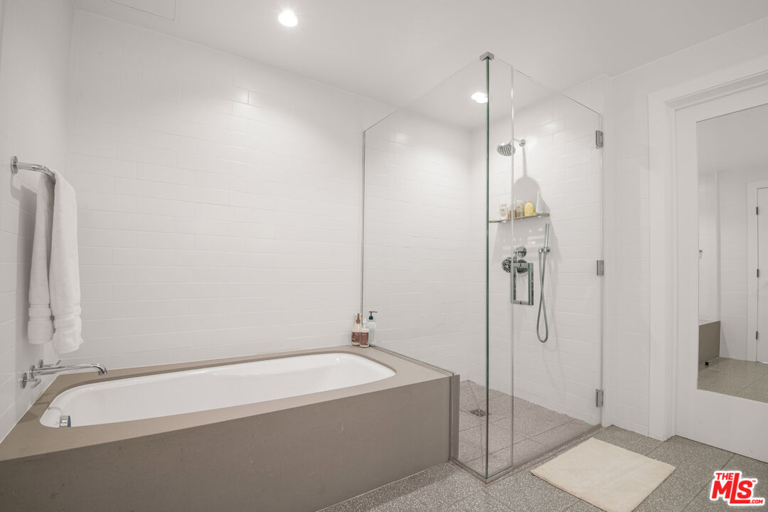 10777 Wilshire Blvd Unit: 504