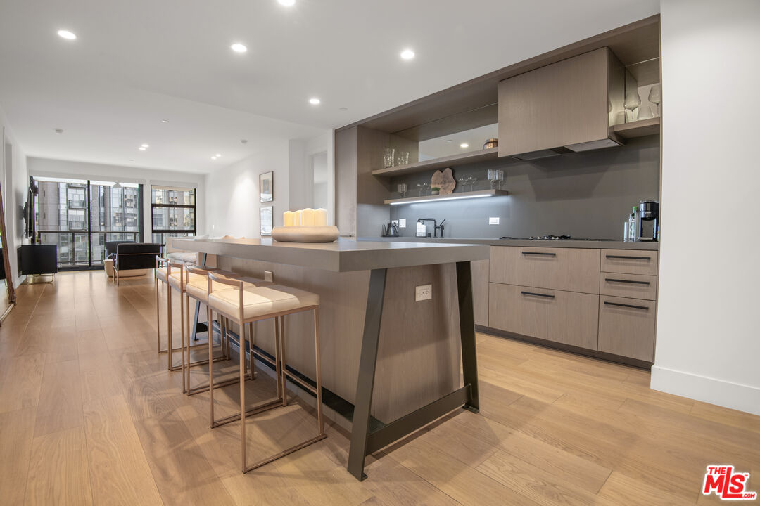 10777 Wilshire Blvd Unit: 504