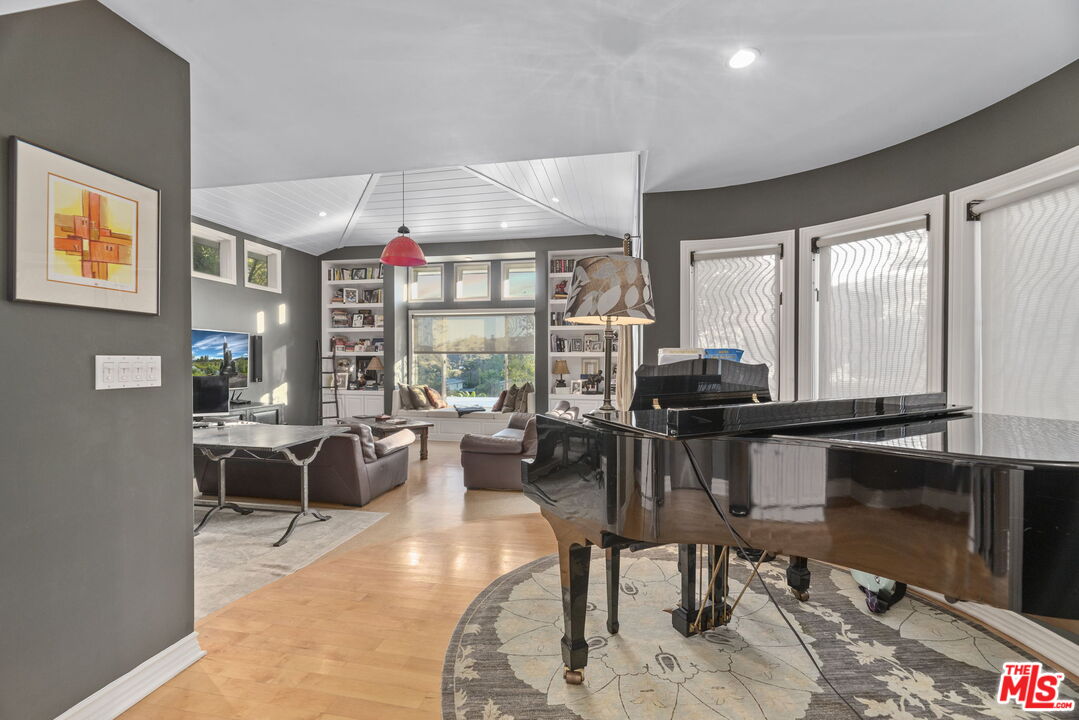 8414 Edwin Dr