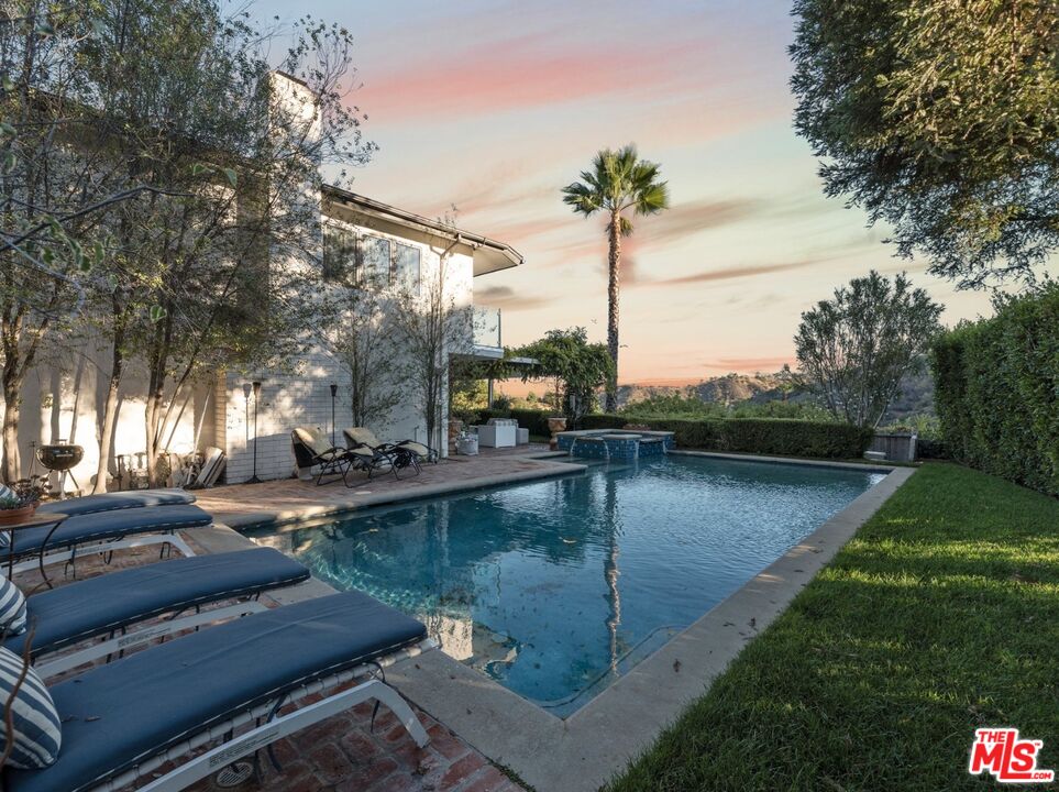8414 Edwin Dr