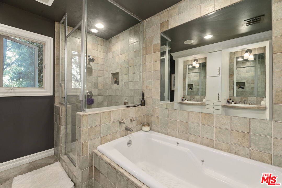 8414 Edwin Dr