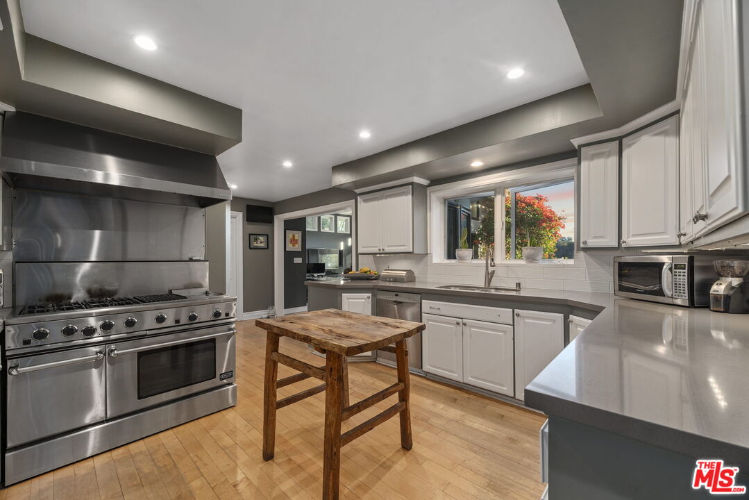 8414 Edwin Dr