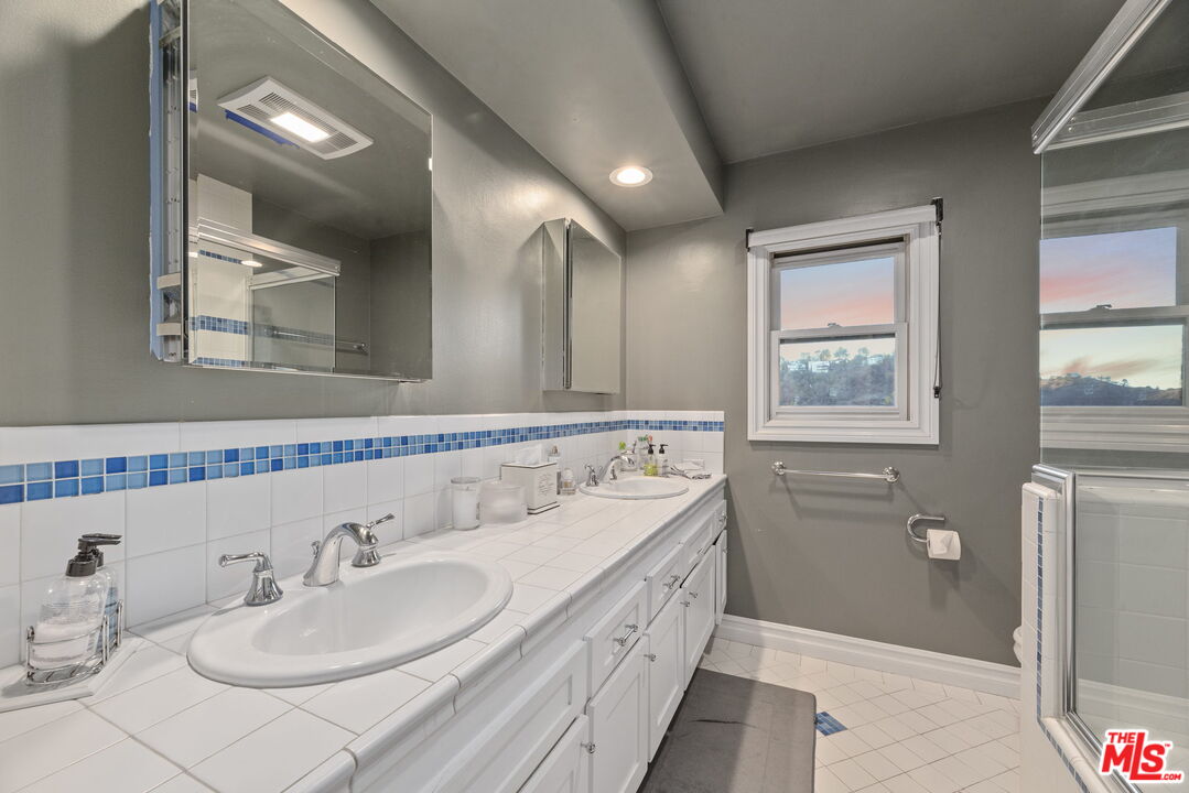 8414 Edwin Dr