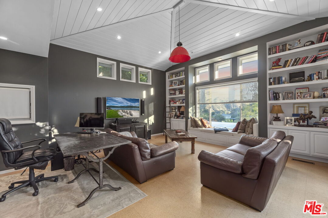 8414 Edwin Dr