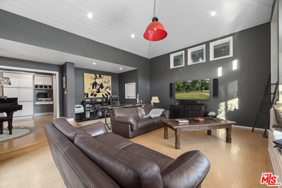 8414 Edwin Dr