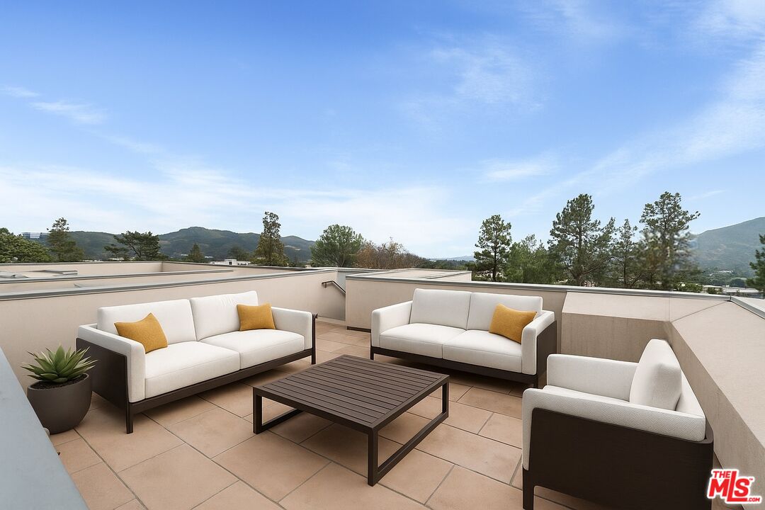 2222 Montrose Ave Unit: G