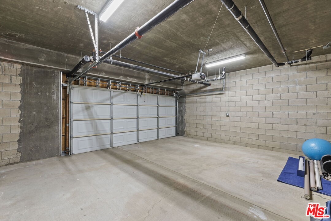 2222 Montrose Ave Unit: G