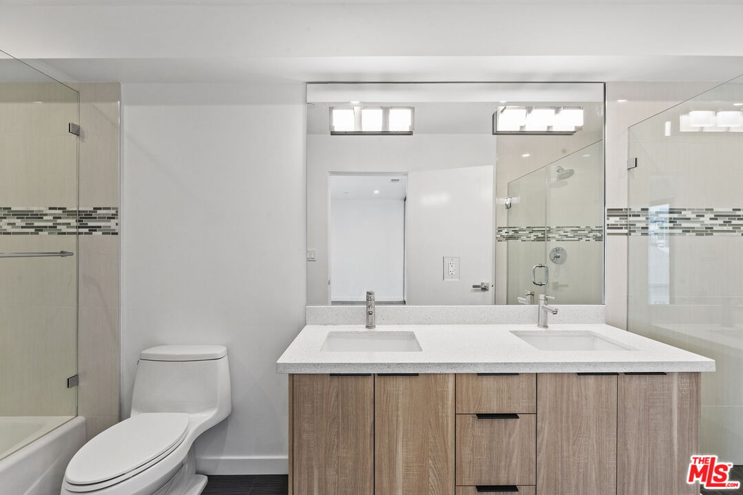 2222 Montrose Ave Unit: G
