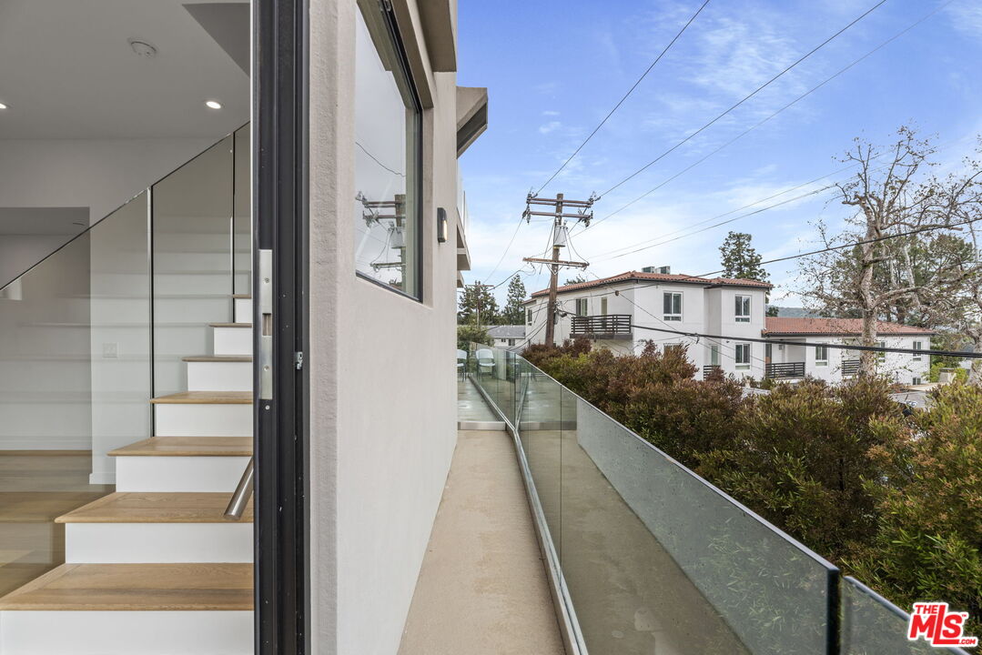 2222 Montrose Ave Unit: G
