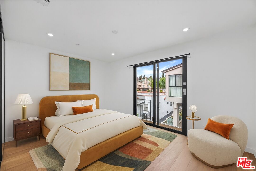 2222 Montrose Ave Unit: G