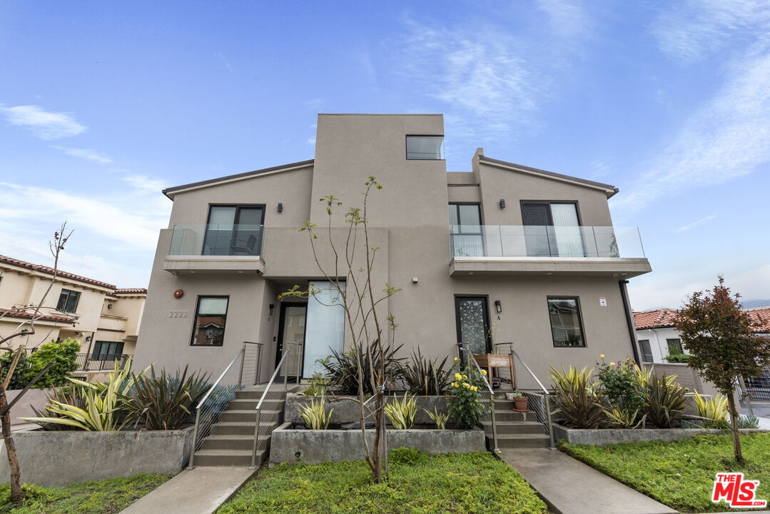 2222 Montrose Ave Unit: G
