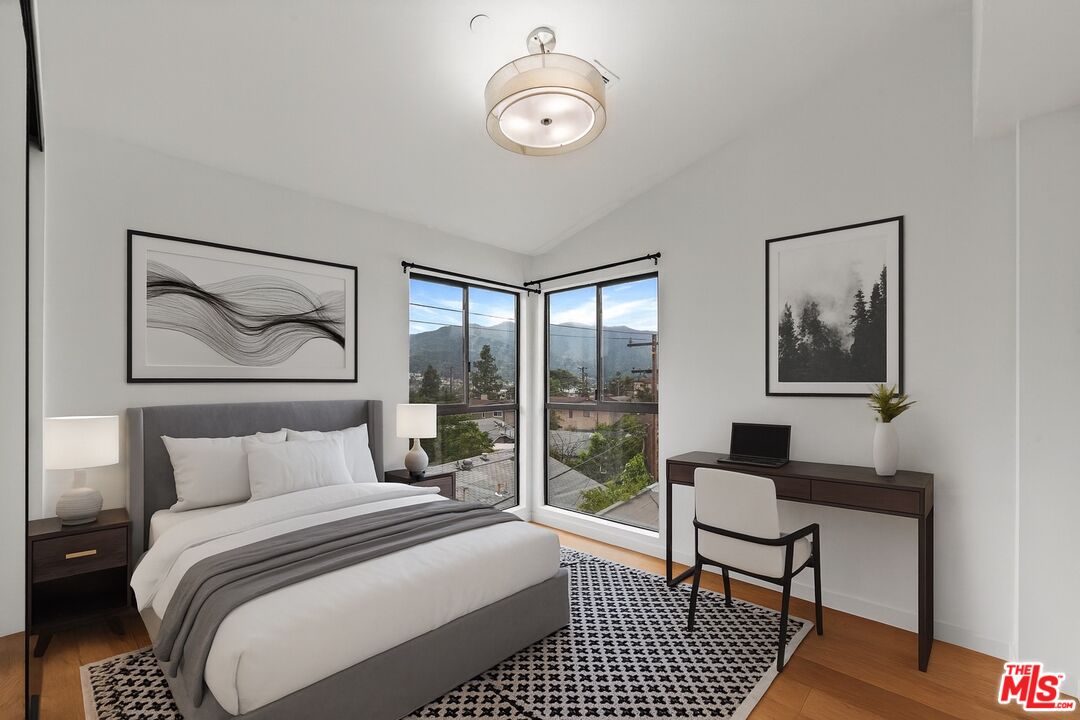 2222 Montrose Ave Unit: G