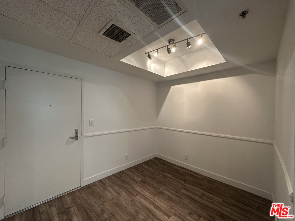 8614 Burton Way Unit: 103