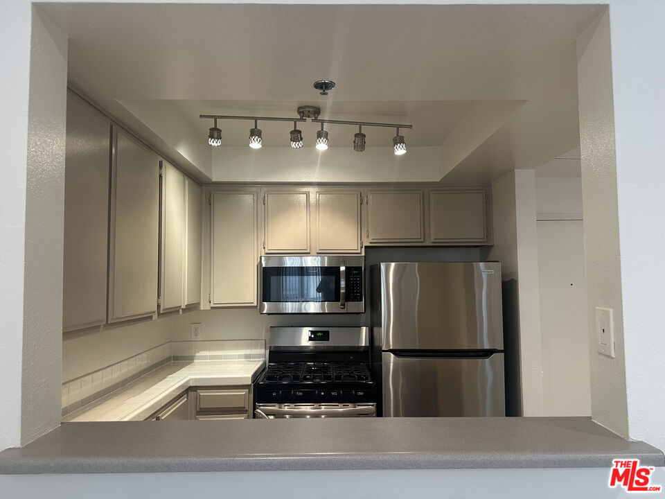 8614 Burton Way Unit: 103