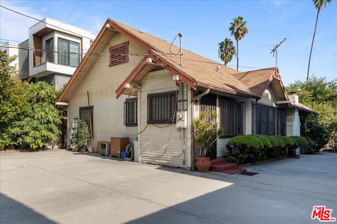 741 N Harvard Blvd