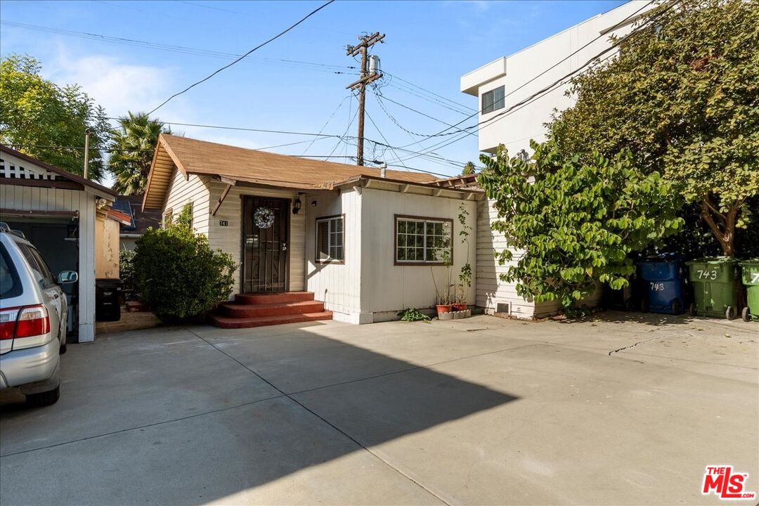 741 N Harvard Blvd