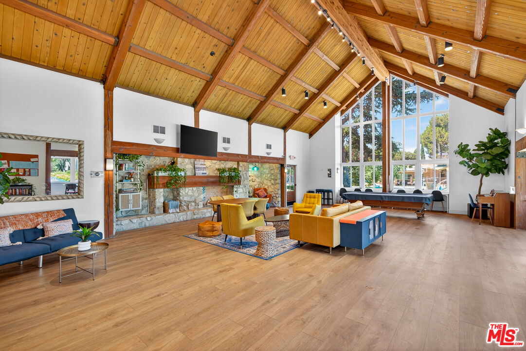 6537 Green Valley Cir