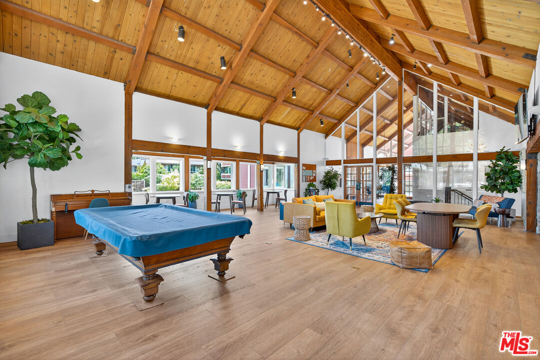 6537 Green Valley Cir