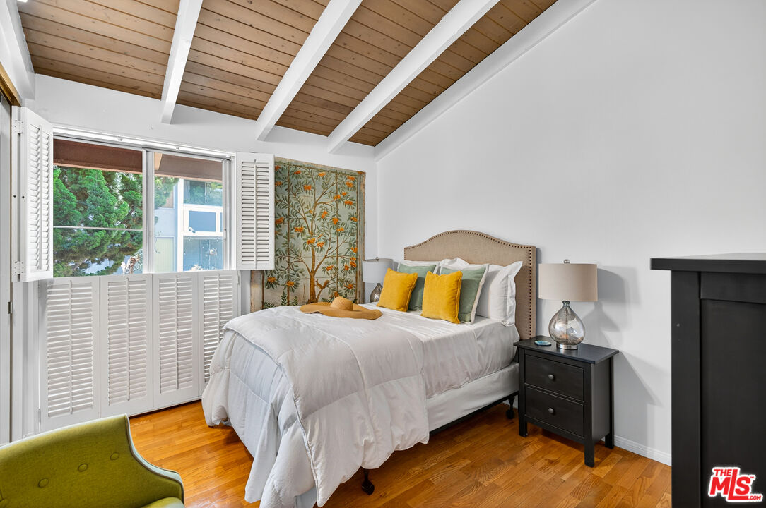 6537 Green Valley Cir