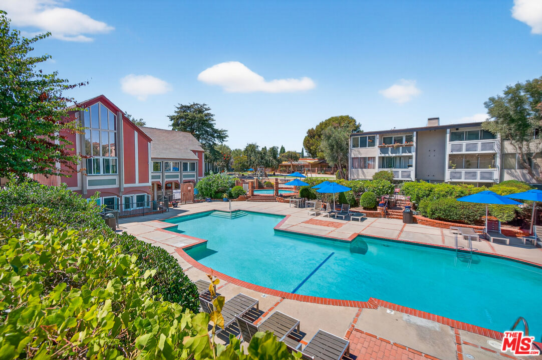 6537 Green Valley Cir